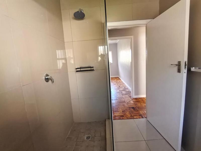 1 Bedroom Property for Sale in Vredehoek Western Cape